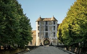 Chateau De Villiers-Le-Mahieu